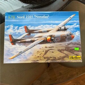 Nord 2501 Noratlas Model Kit - Brown and Gray